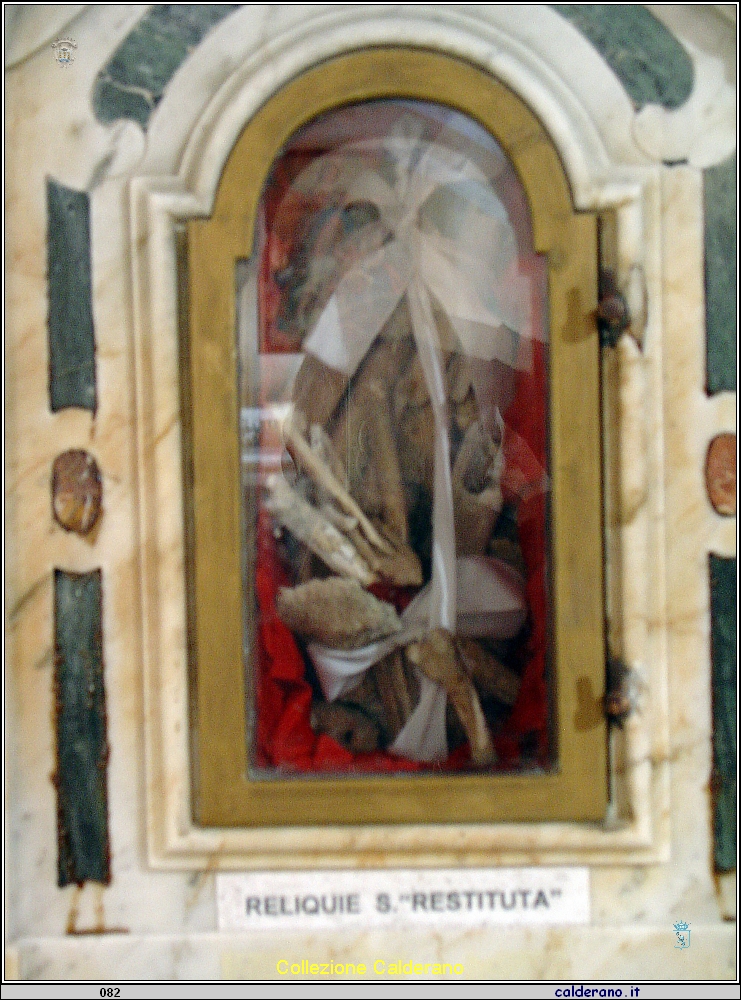 Reliquie di Santa Restituta nella Basilica al Castello.JPG
