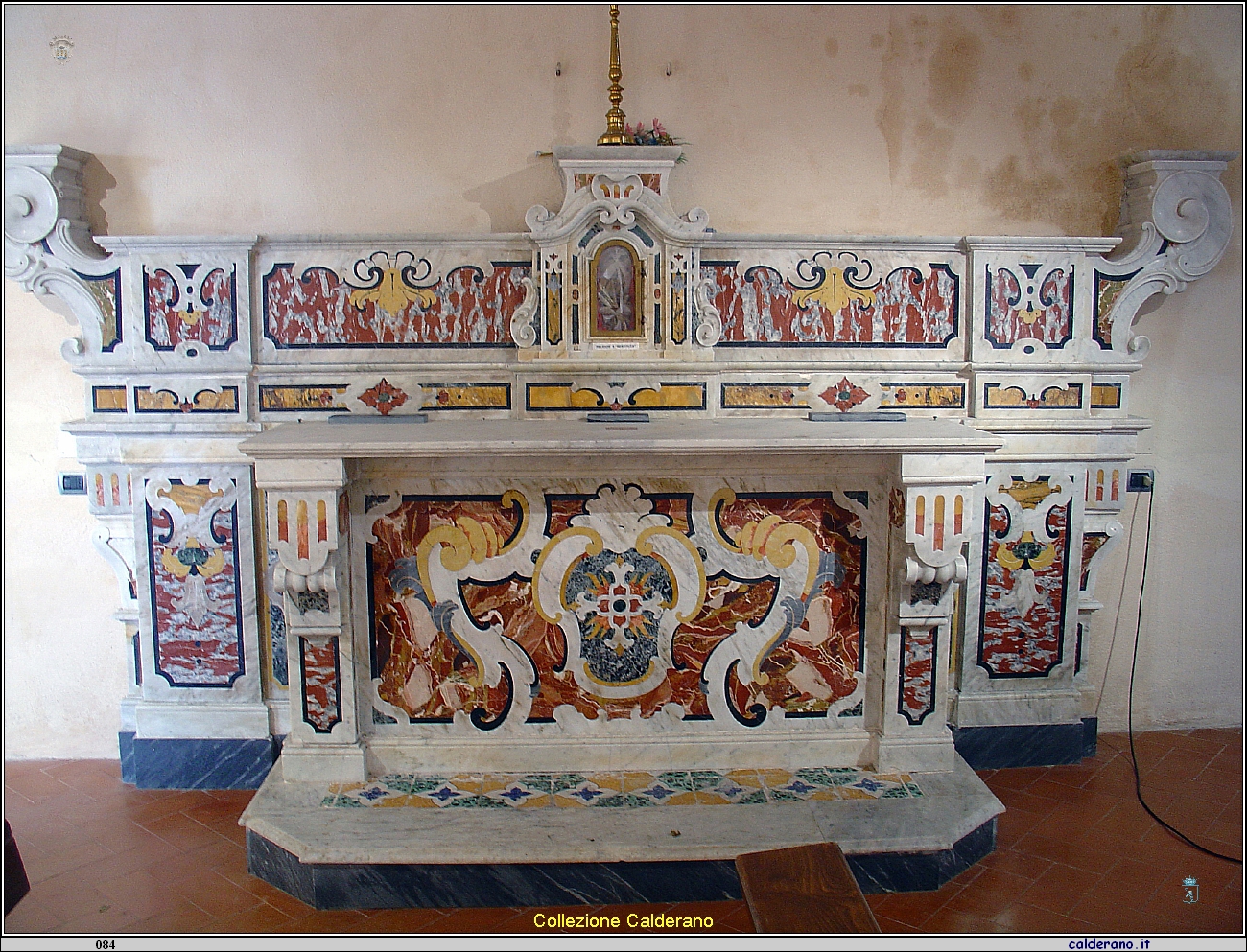 Altare nella Basilica di San Biagio restaurato a cura del Centro Culturale di Maratea .JPG