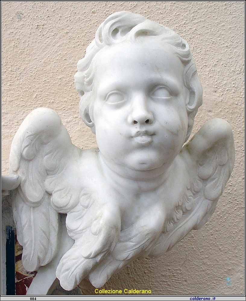 Puttino di destra altare nella Basilica di San Biagio.JPG