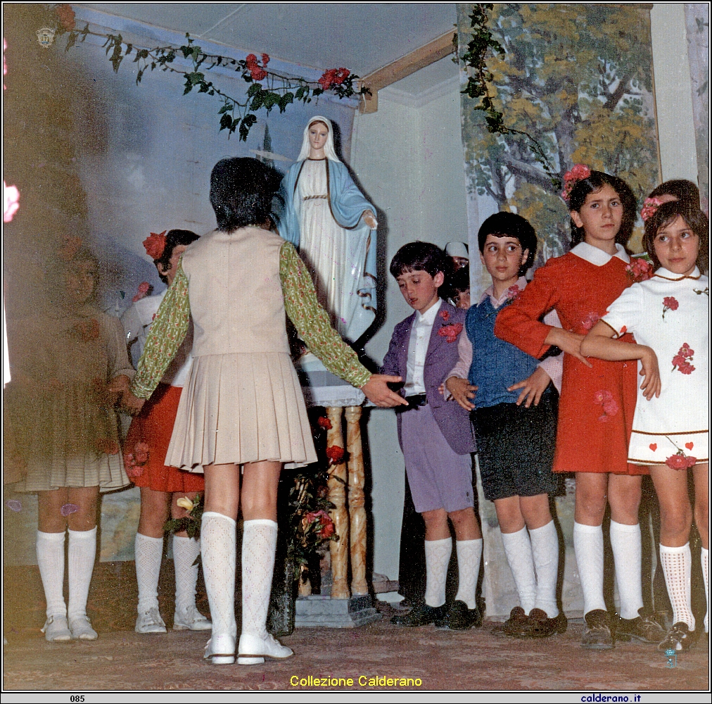 Recite di fine anno della Quinta elementare 1972.jpeg