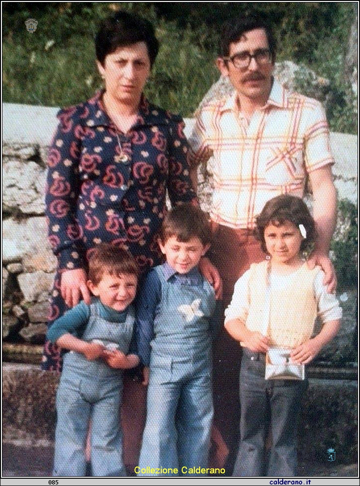 Rina Carluccio e Biagio Trotta con i figli.jpg