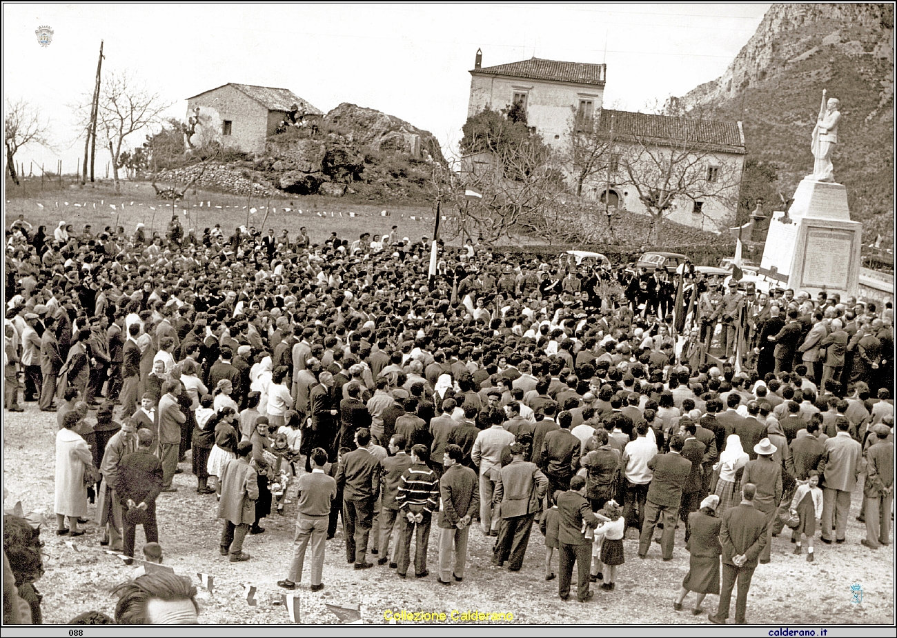 Inaugurazione di Piazza Europa e del Monumento ai Caduti 1959a.jpg