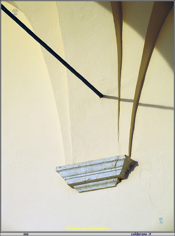 Particolare del pronao della Basilica di San Biagio.JPG