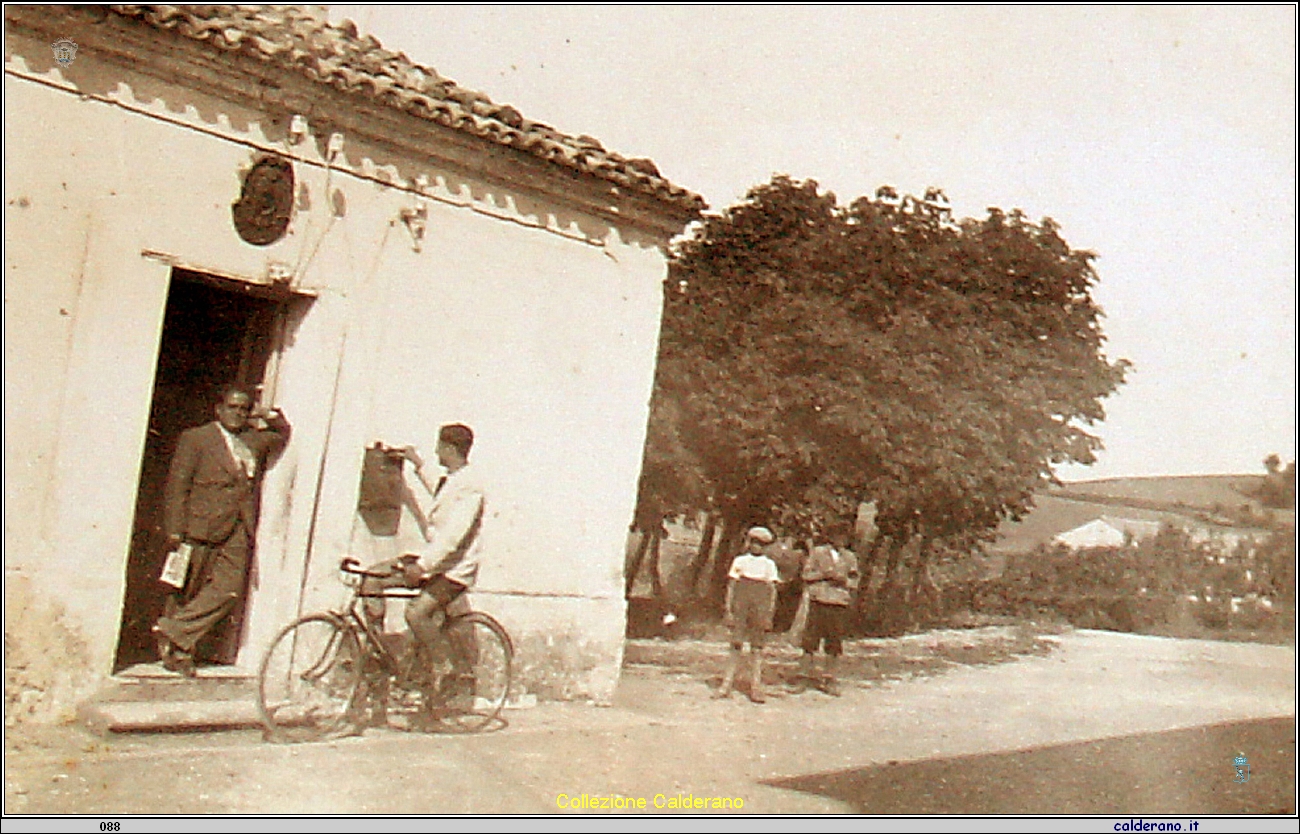 Pasquale Epifanio Iannini nell'ufficio Postale .jpg