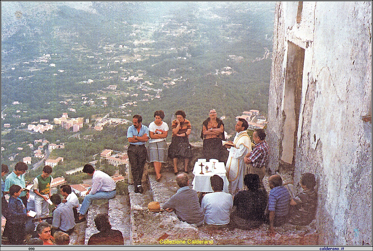 La lunga strada con Padre Aniello Rivetti alla Madonna degli Ulivi 1980.jpeg