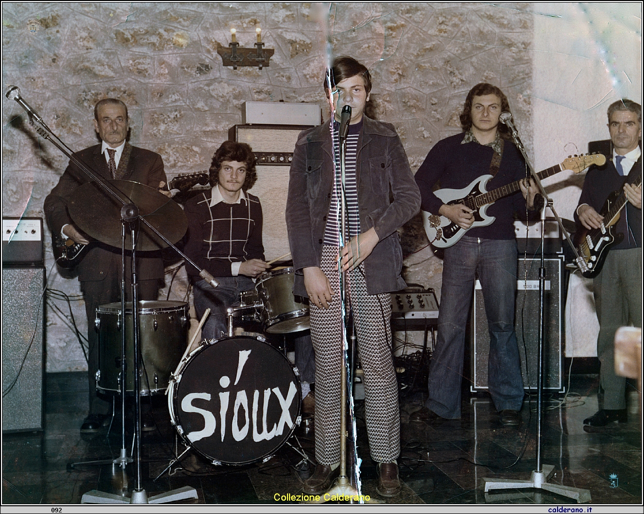 I Sioux con Gaetano, Enzo, Pio e Ferdinando Tasca e Cesare Ventapane.jpeg