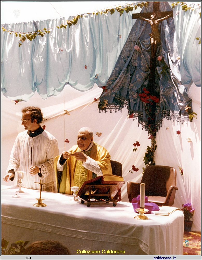 Padre Luigi Russo e S.E. il Vescovo Federico Pezzullo a Fiumicello 1975 .jpeg