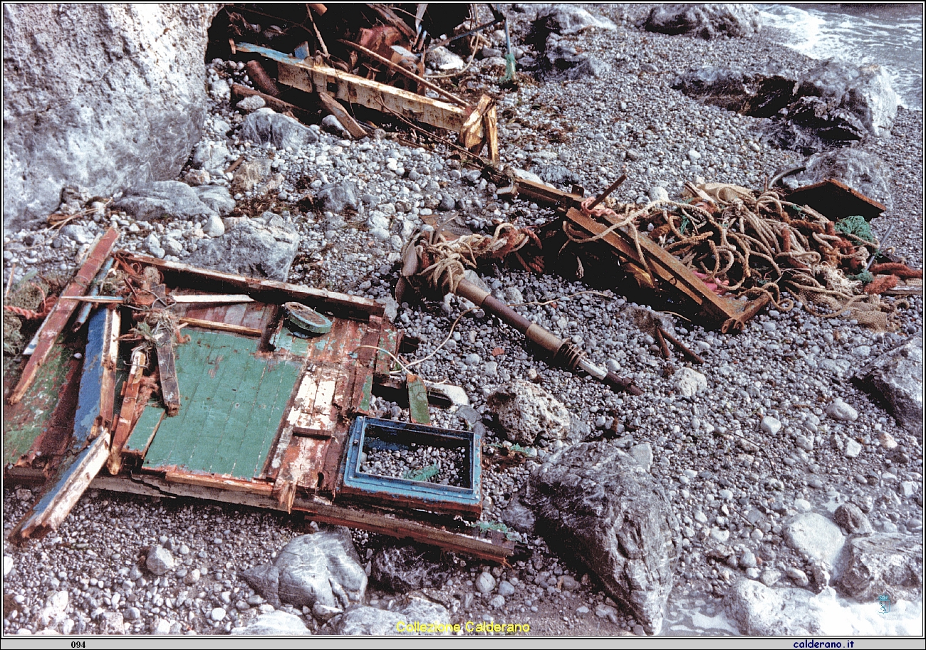 Resti della Paranza dopo la mareggiata nel Crivo 1987.jpeg