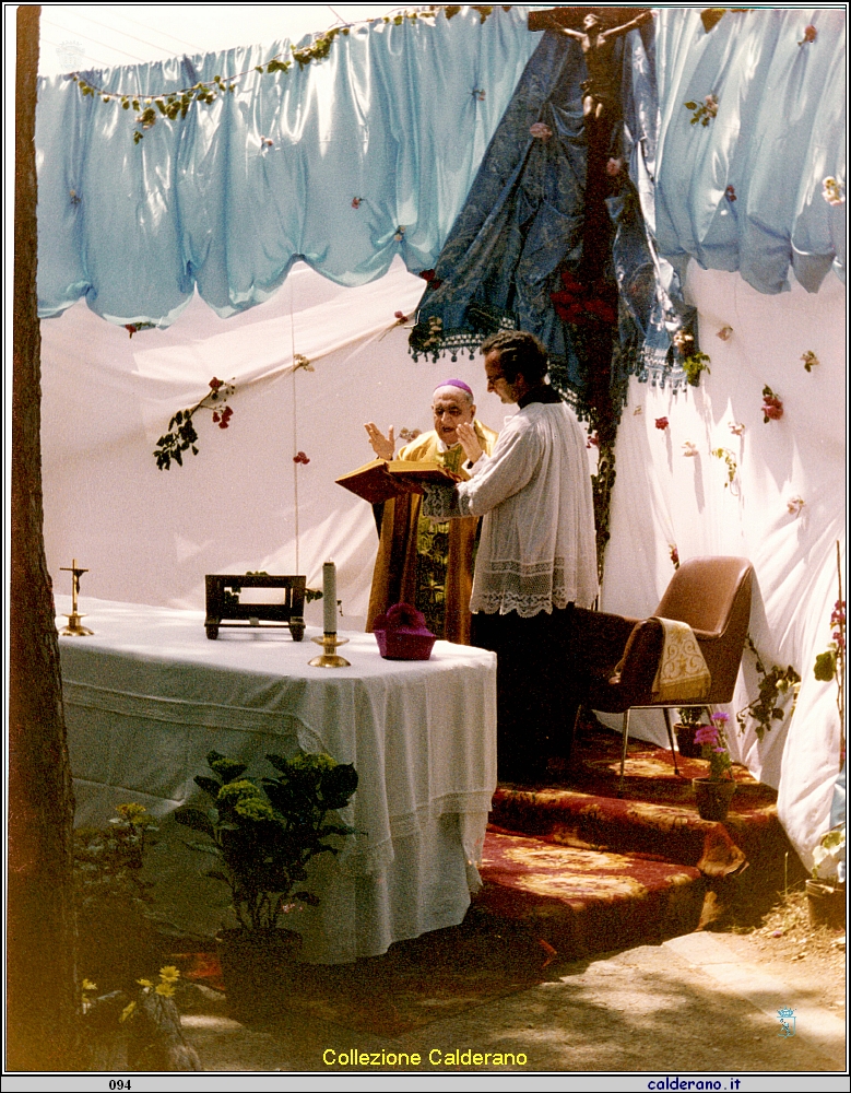 S.E. il Vescovo Federico Pezzullo e Padre Luigi Russo alla Colonia di Fiumicello - 1975 .jpeg