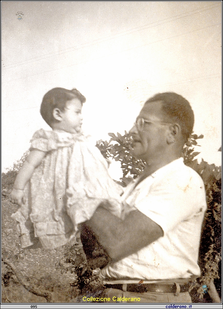 Cristina D'Orlando col vestitino e il padre Guido .jpeg