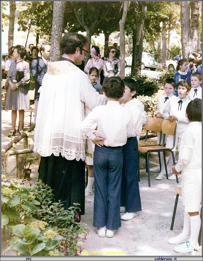 Padre Luigi e le Prime Comunioni alla Colonia di Fiumicello 1975 19.jpeg