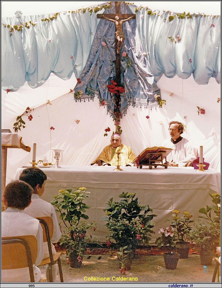 S.E. il Vescovo Federico Pezzullo e Padre Luigi a Fiumicello 1975 12.jpeg