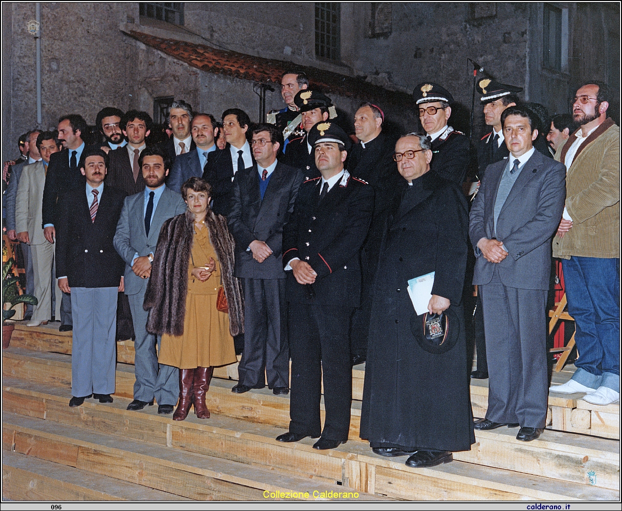 Foto ricordo con la Banda Musicale dell'Arma dei Carabinieri 1982.jpeg