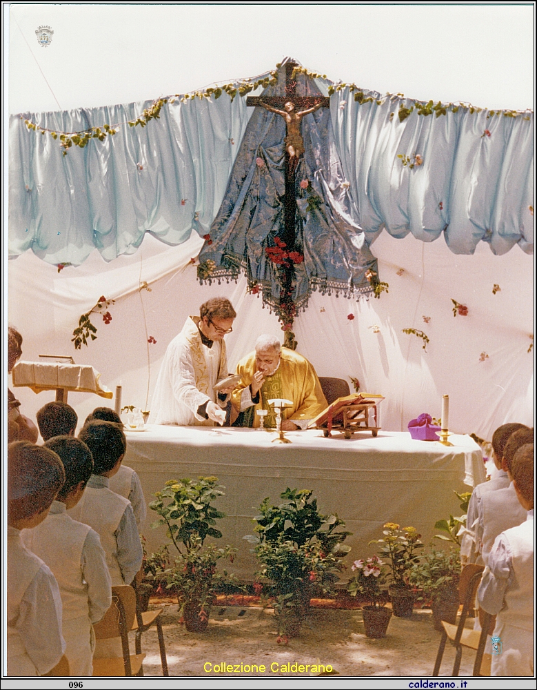 S.E. il Vescovo Federico Pezzullo e le Comunioni a Fiumicello 1975 17.jpeg