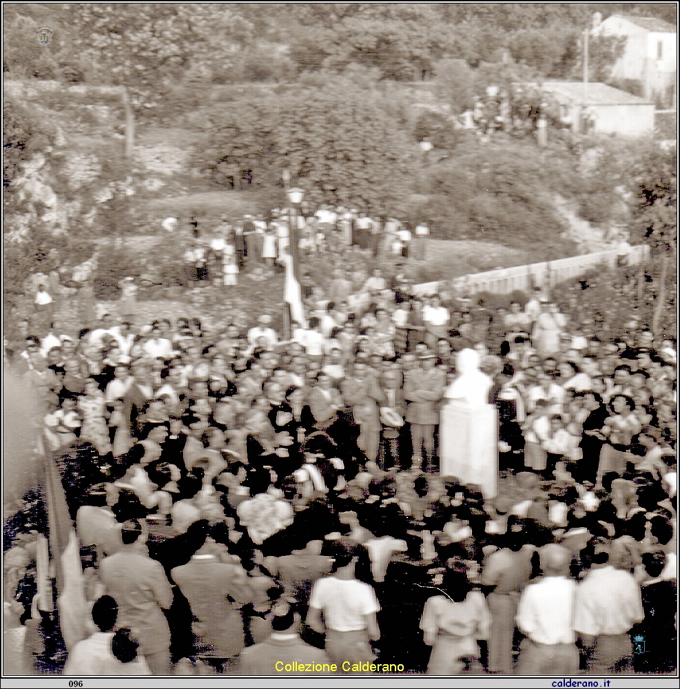 Scoprimento del busto del Cardinale Gennari 1953.jpeg