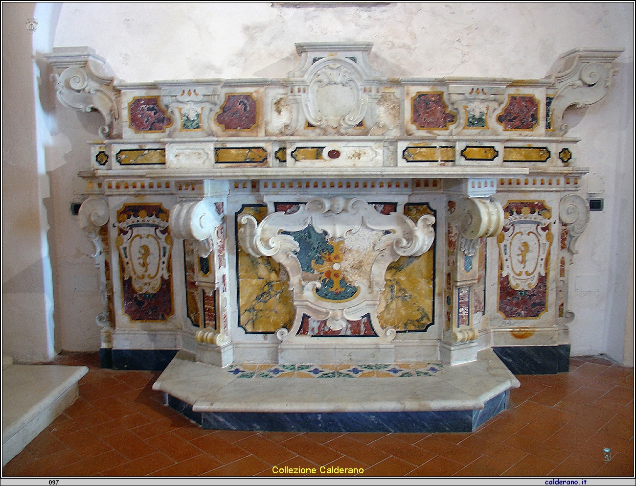 Altare nella Basilica di San Biagio restaurato a cura del Centro Culturale.JPG