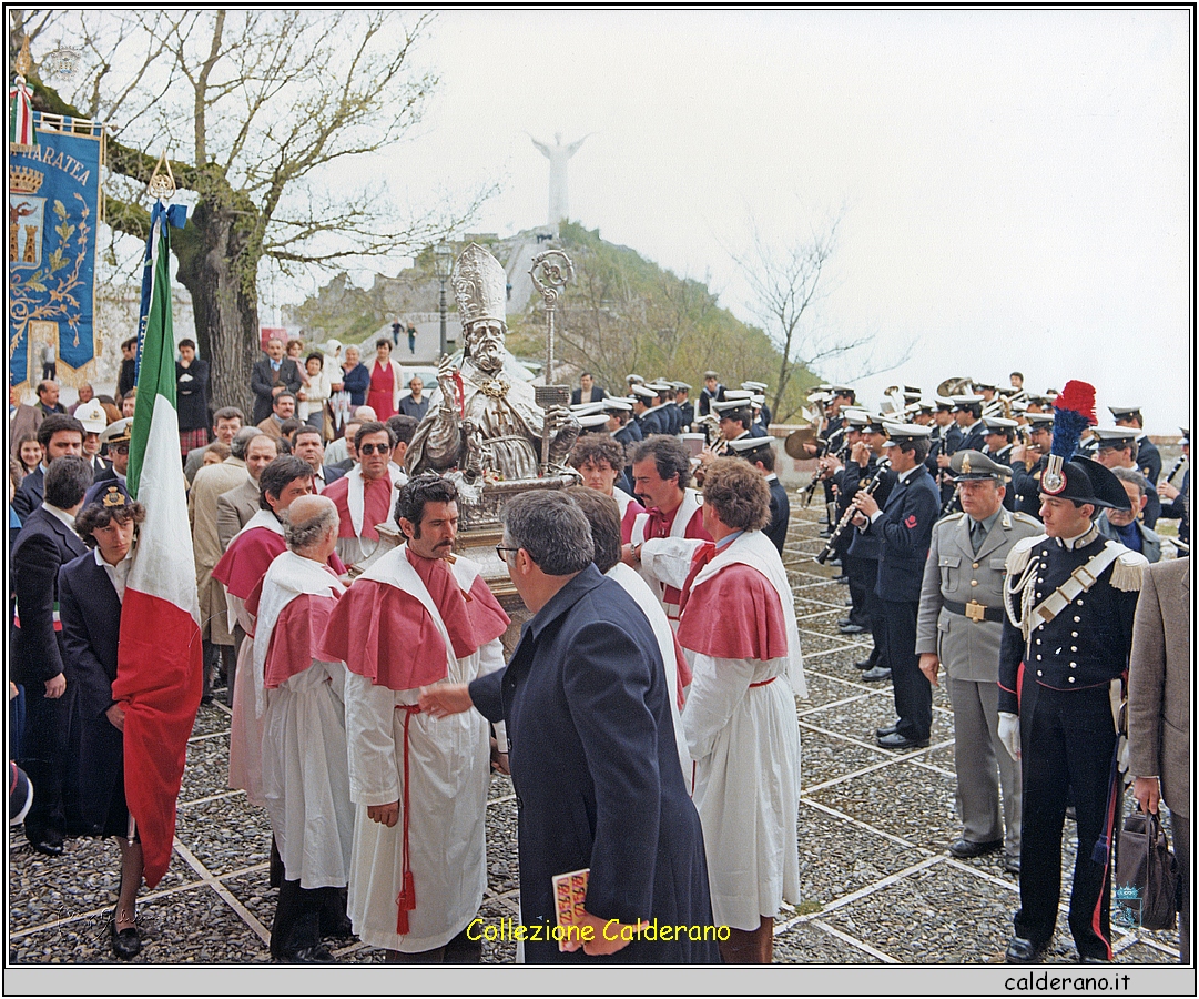 La Statua di San Biagio sale dal Porto con la Banda della Marina Militare 1982.jpeg