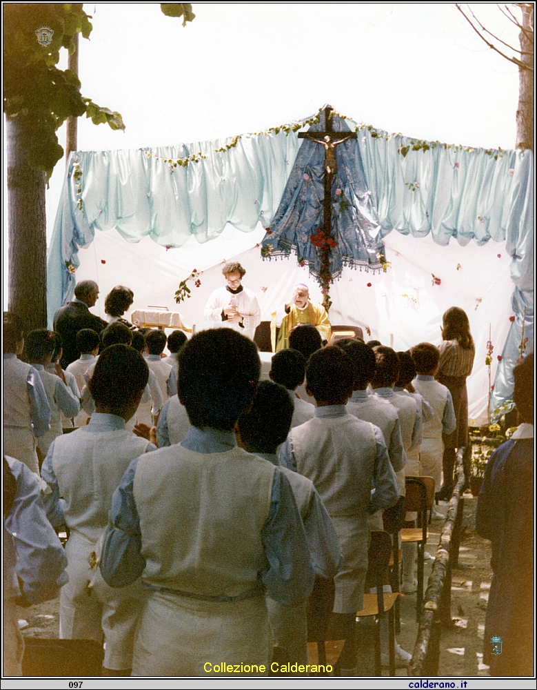 S.E. il Vescovo Federico Pezzullo e le Prime Comunioni alla Colonia di Fiumicello 1975 20.jpeg