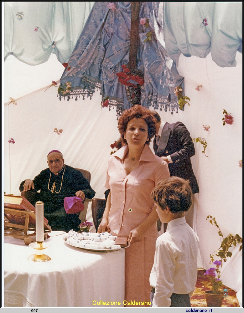 S.E. il Vescovo Federico Pezzullo e le Prime Comunioni alla Colonia di Fiumicello 1975 8.jpeg