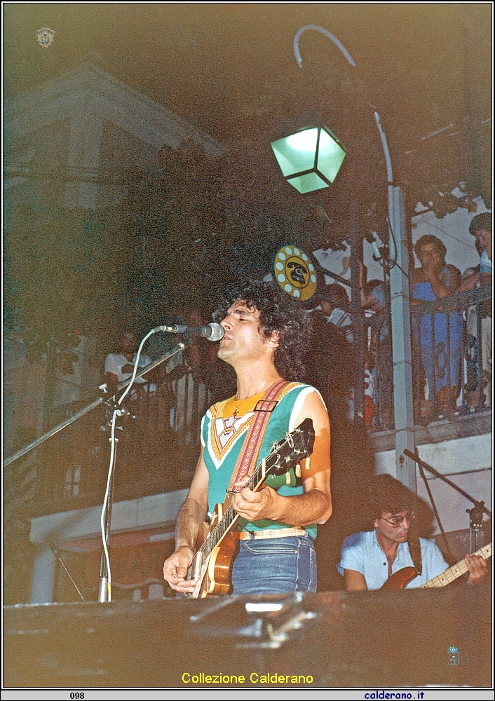 Fausto Leali in piazza Burfaglia 5 1981 .jpeg