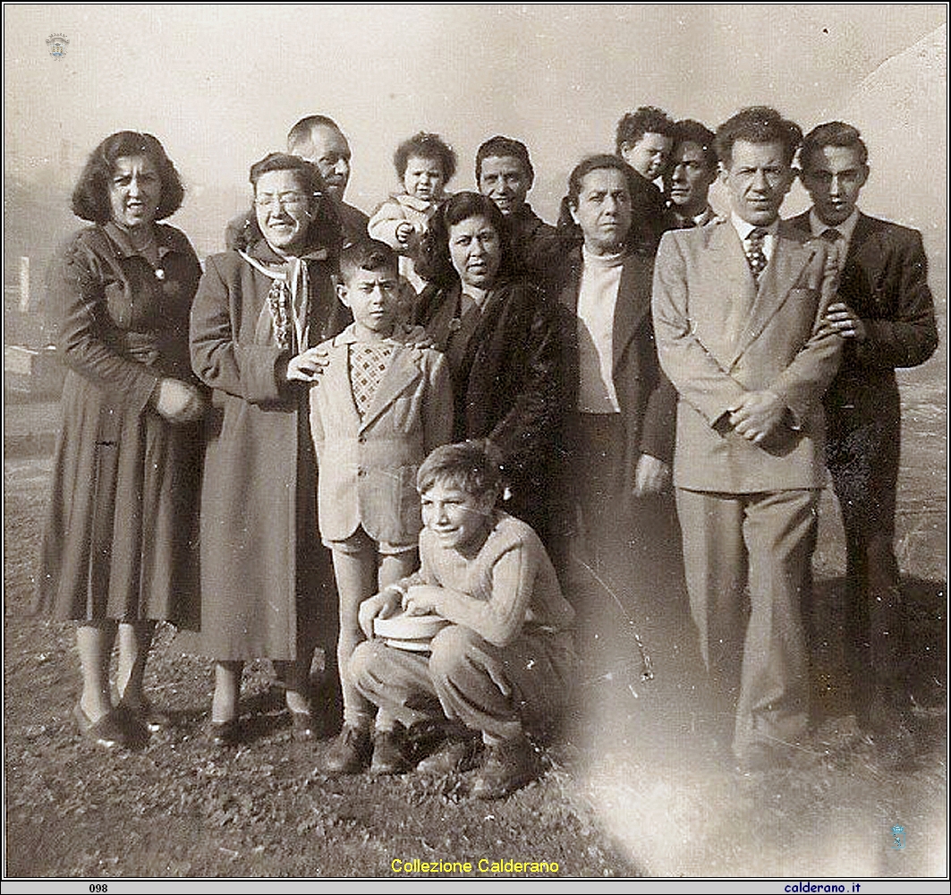 Jeannette, Italia, Luigino, Silvio, Romano, Adelaide, Bruno, Aldo, Alberto e Luigi Calderano.jpg