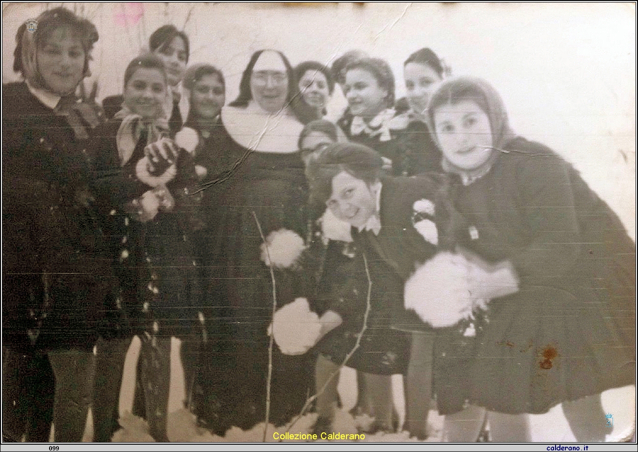 Ragazze del De Pino con Rosina Santoro.jpg