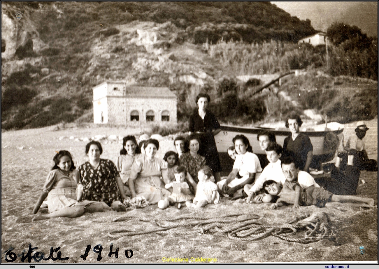 Estate 1940 sulla spiaggia di Fiumicello.jpeg