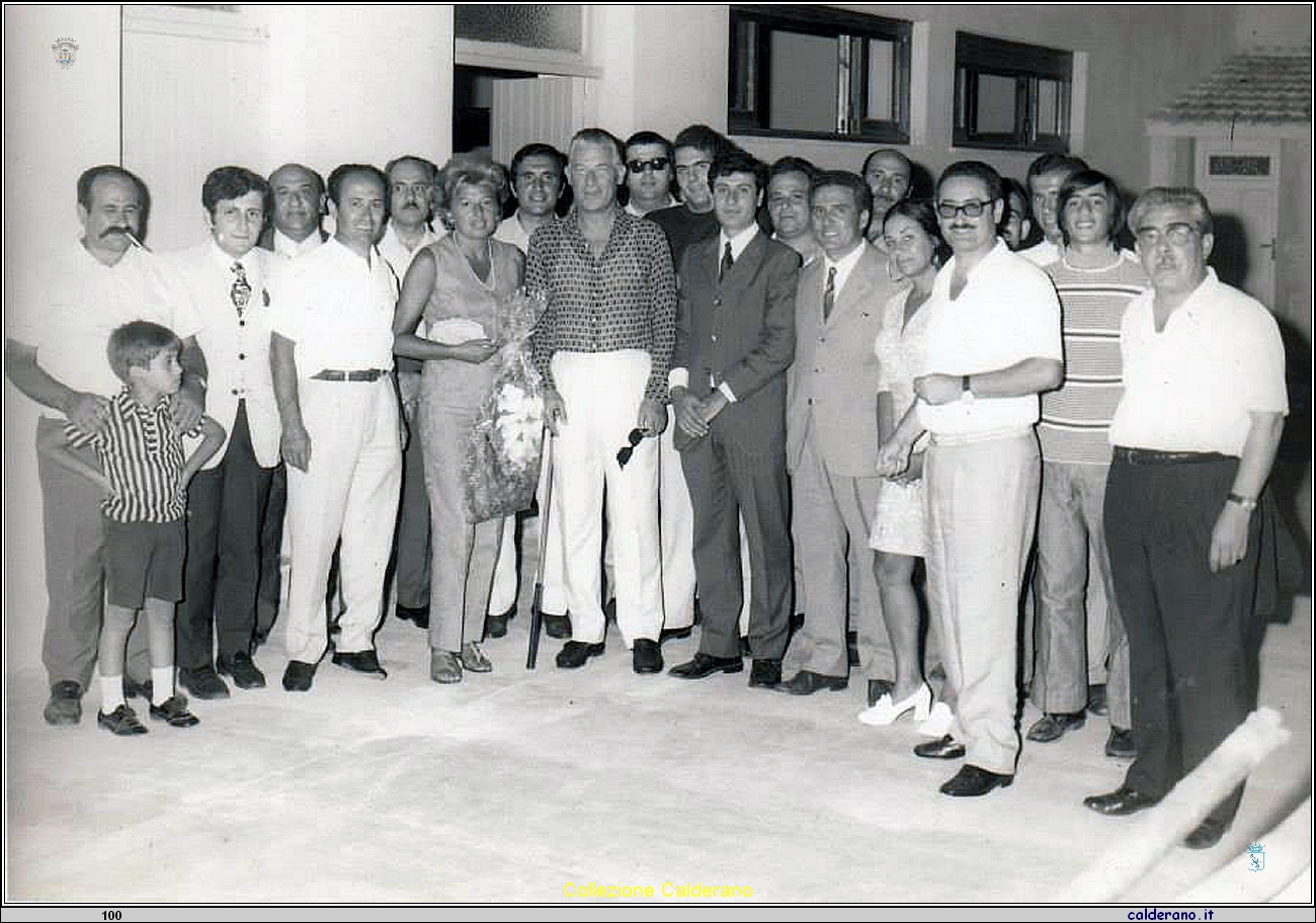 Estate 1970 Tifosi interisti con Ivanoe Fraizzoli.jpg