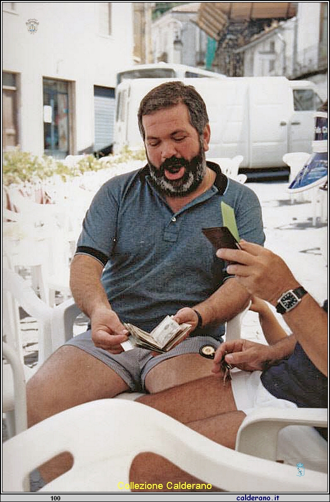 Francesco Gambardella e il portafoglio 1988.jpg