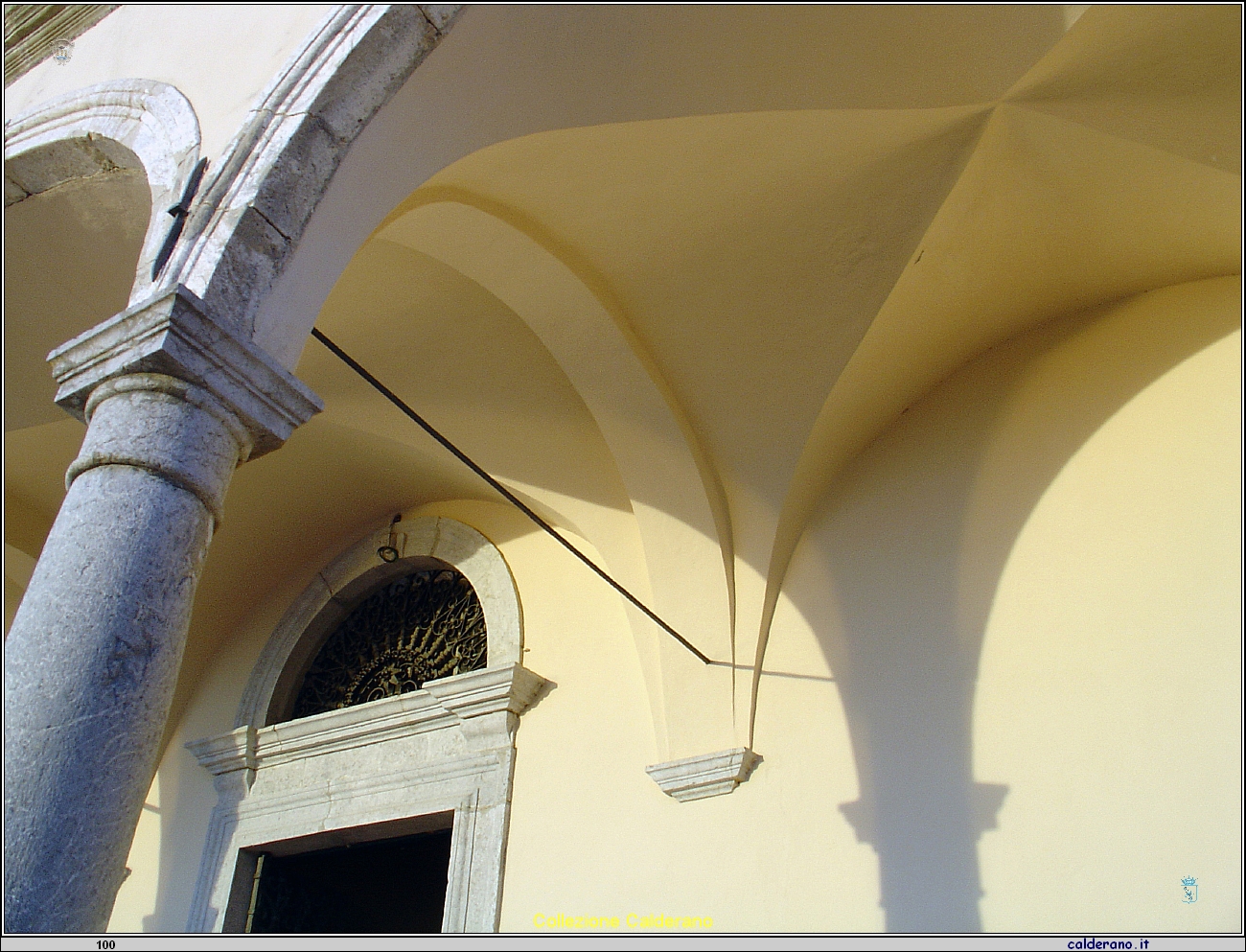 Le volte nel porticato della Basilica al Castello.JPG