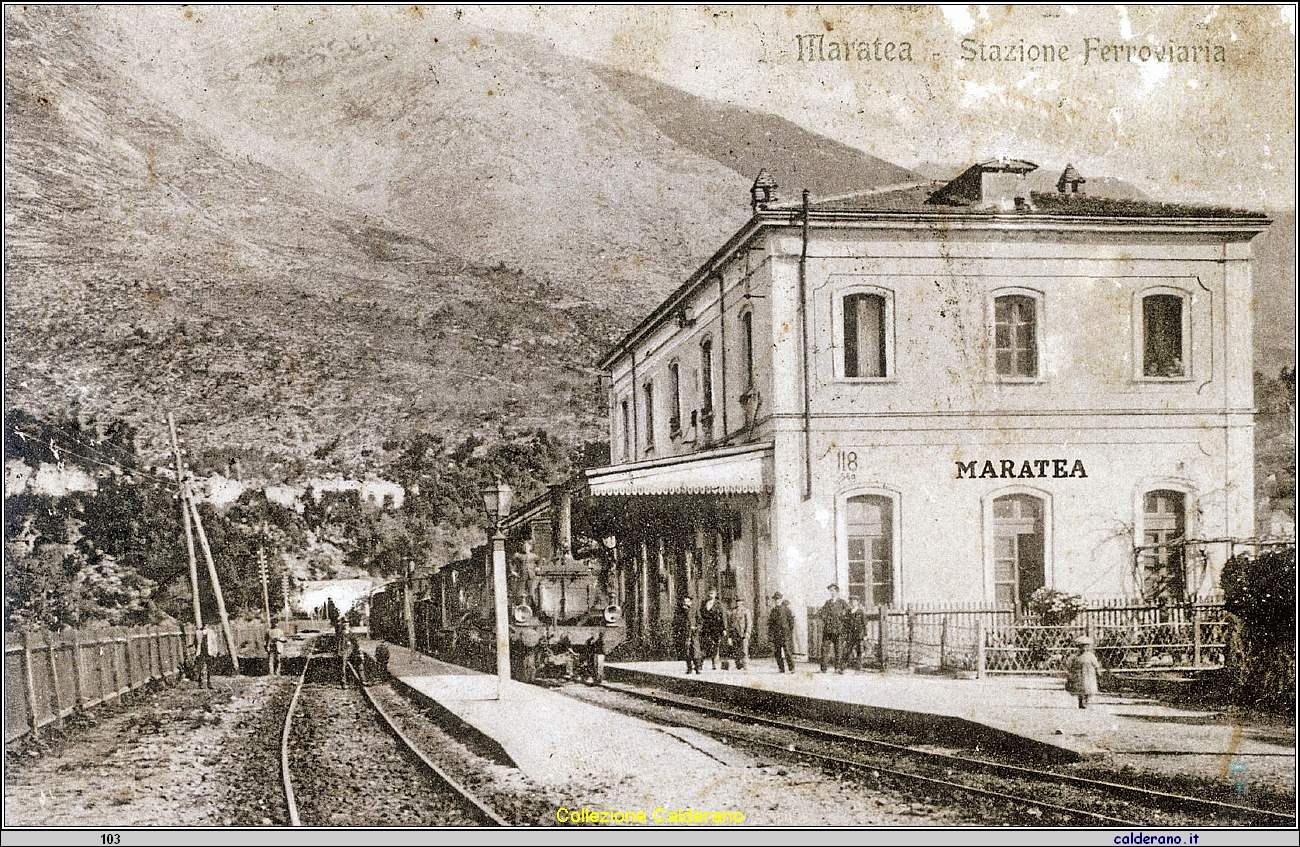 Cartolina - Stazione ferroviaria .jpg