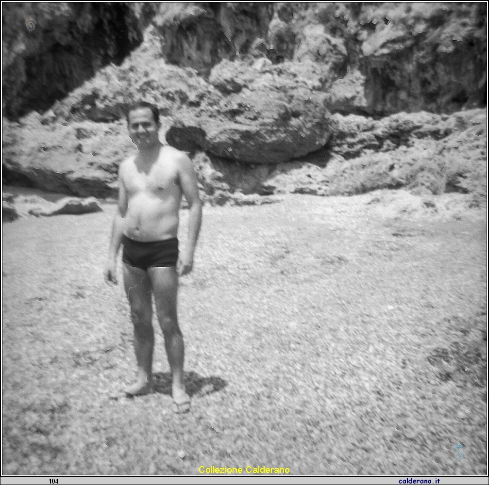 Bagnante sulla spiaggia di Fiumicello.jpeg