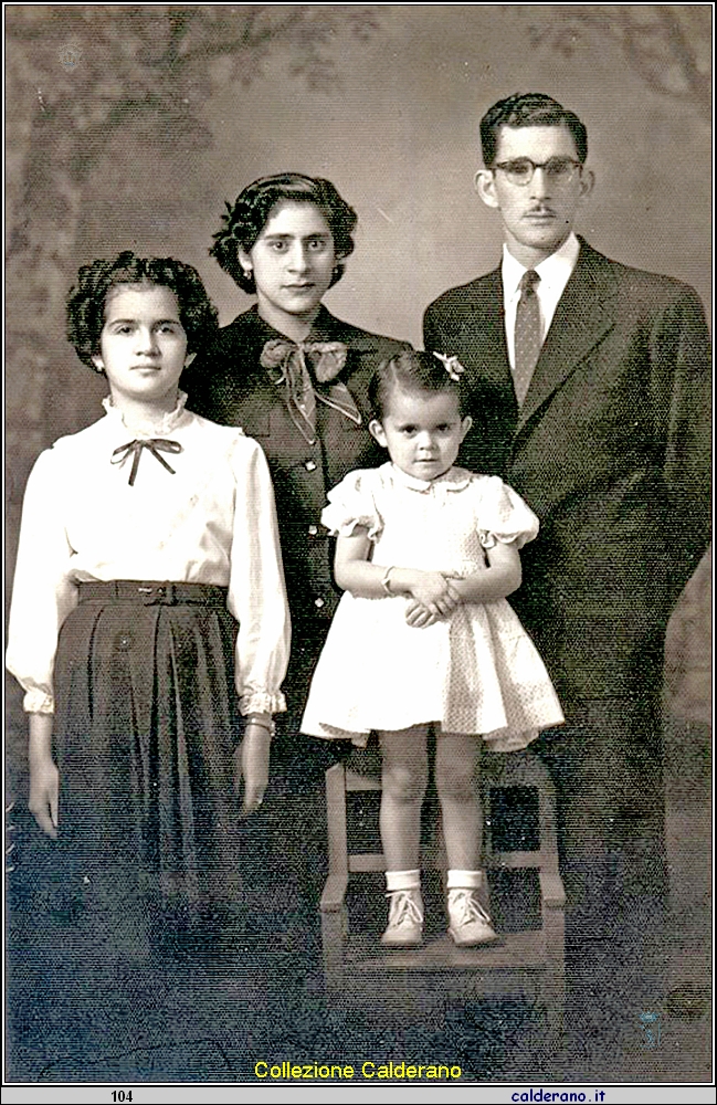 Enrique Brando, Ligia Brando, Stella Brando y María Soledad Brando Sarmiento..jpg