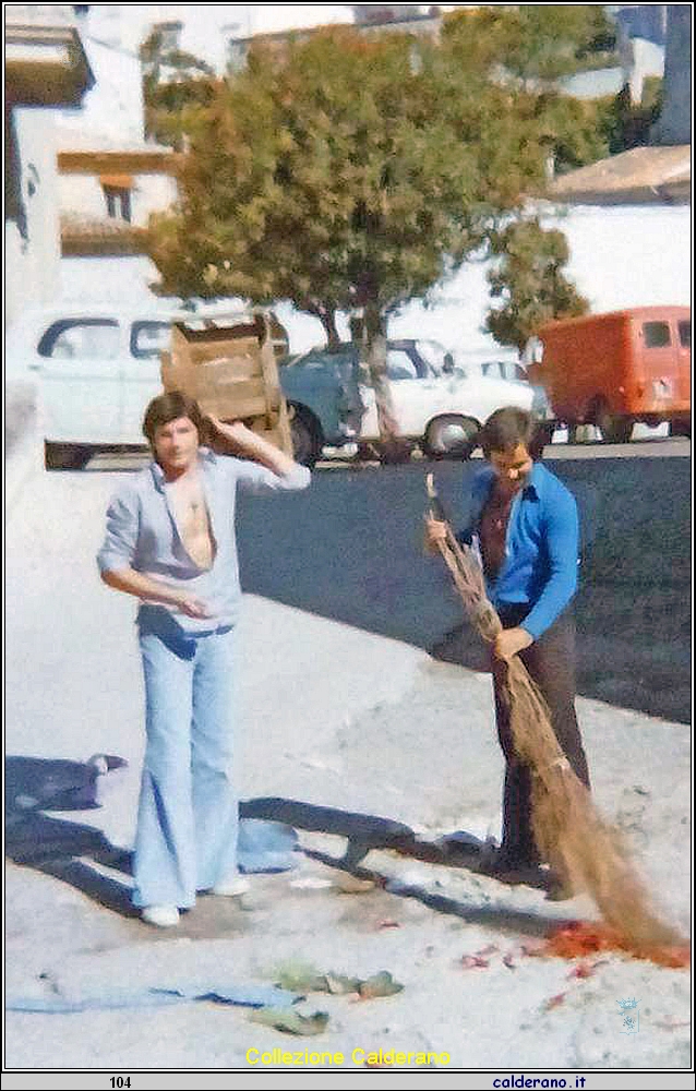 Umberto e Nicolino Manfredi netturbini.jpg