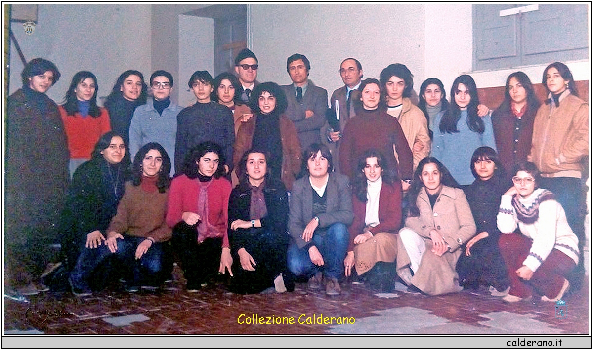 Le alunne nella palestra del Magistrale.jpg