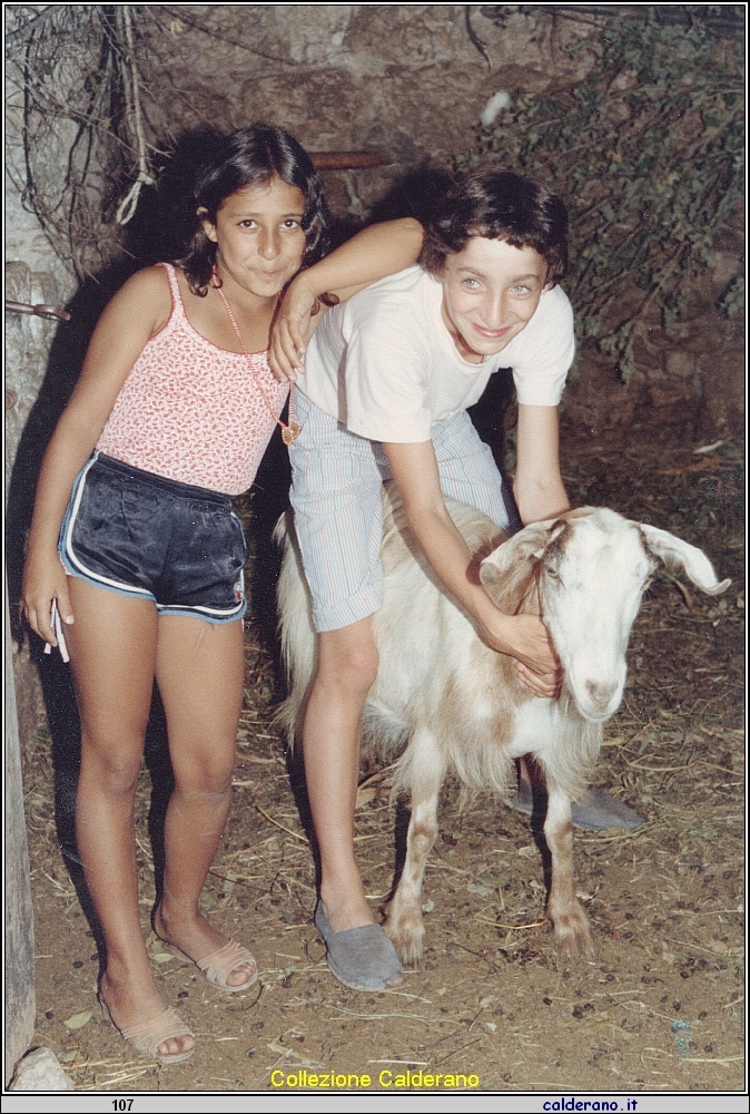 Ragazzine con la capretta.jpeg