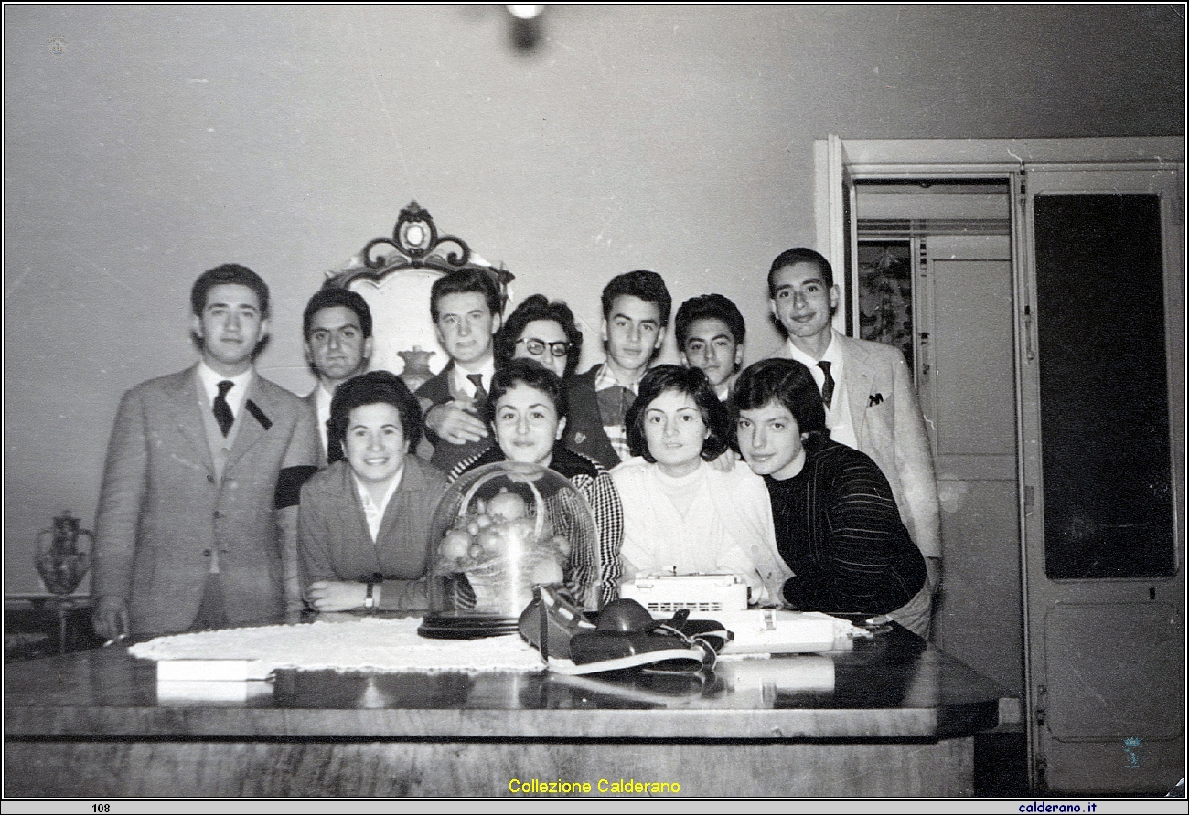 Casa Mazzei, con Biasino, Gino, Enzo, Lidia, Gianfranco, Angelo, Gigi, Assuntina, Mara, Lidia e Liliana.jpeg