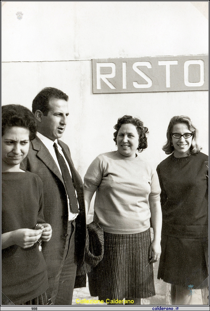 Franca Colavolpe, Arnaldo Schettino, Raffaella Pitotti e Maria Emilia.jpg