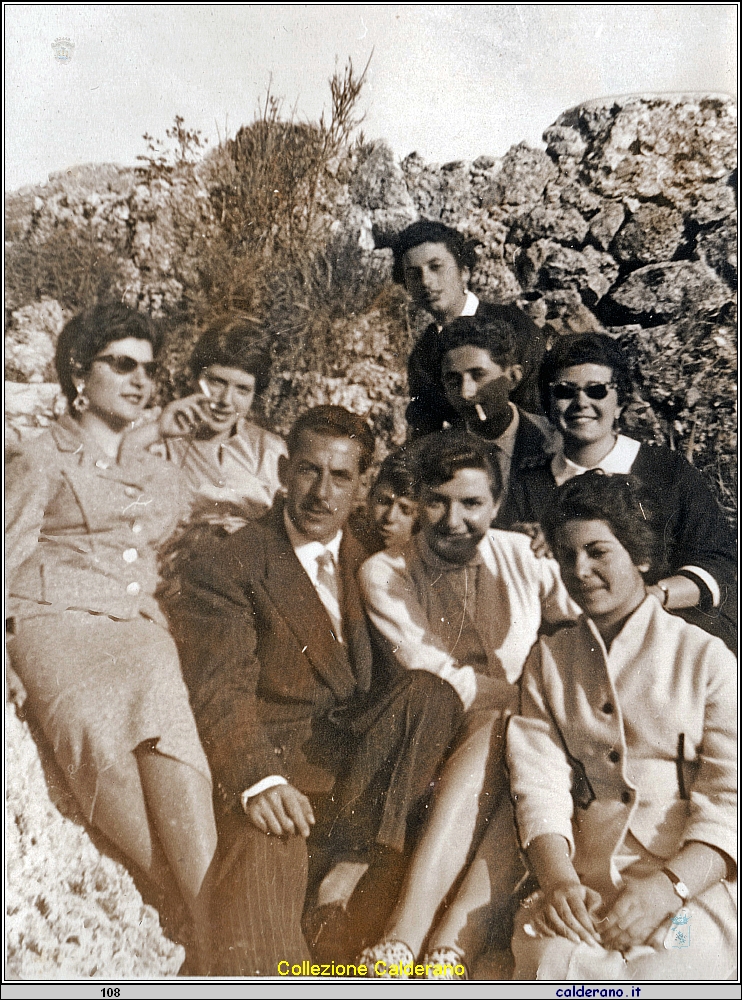 Rosa Brando, Liliana Colavolpe, Biagio e Emilia Calderano, Biagio Colavolpe, Iris Pitotti e Silvana Colavolpe.jpeg