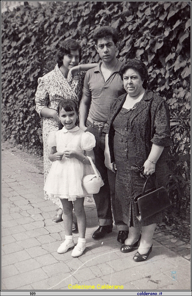 Liliana Colavolpe, Silvio Calderano con la Mamma Adelaide Spagnolo e la piccola Adelaide Calderano di Biagio.jpg