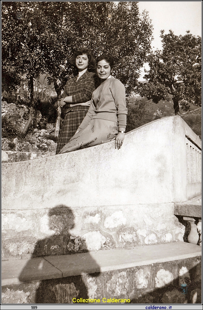 Liliana e Silvana Colavolpe alla Villa.jpeg