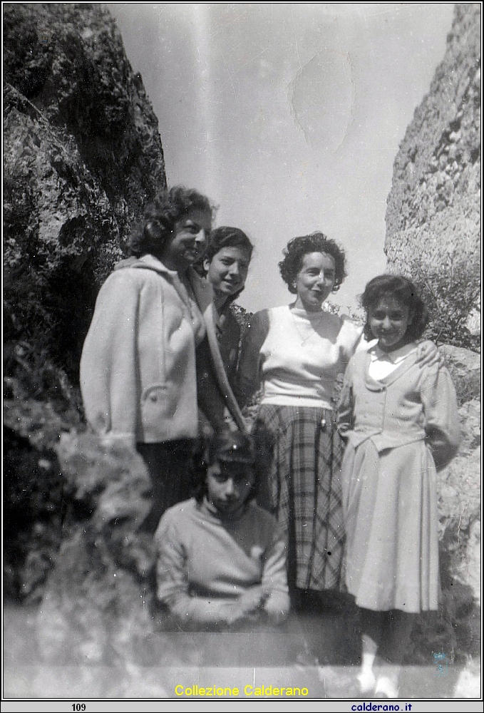 Maria Cernicchiaro, Liliana Colavolpe, Anna D'Alascio, Mara Mazzei e Maria Pia Sisinni 9 settembre 1956.jpeg