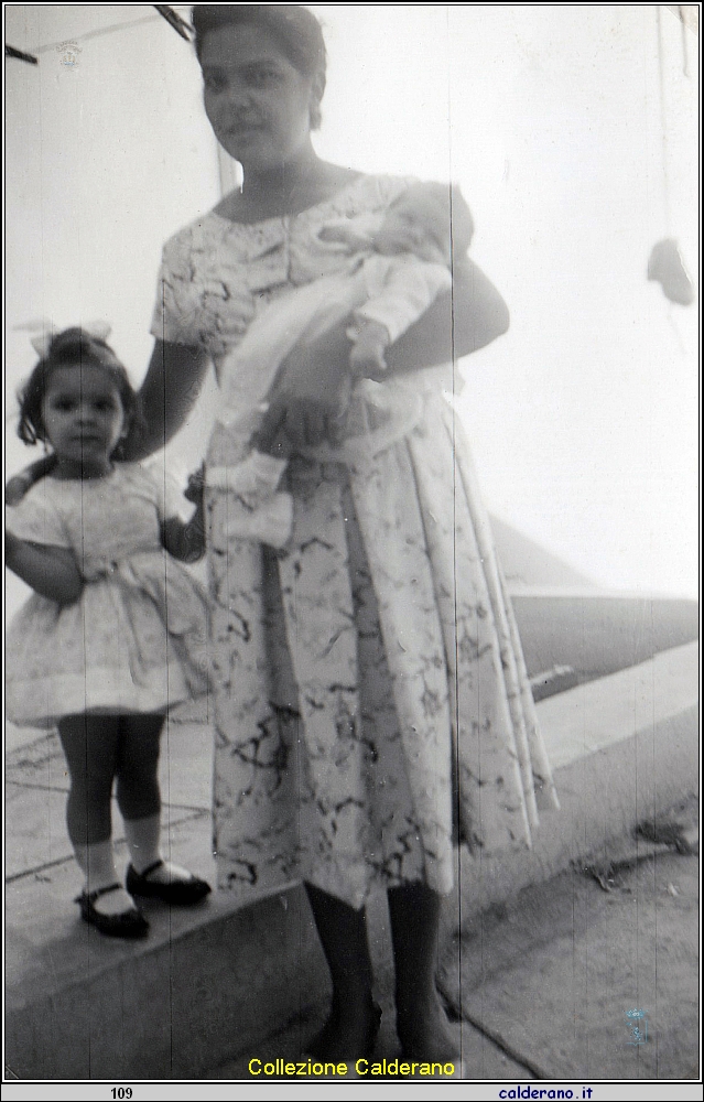 Maria Colavolpe con le figlie Rossana e Patricia Limongi.jpeg