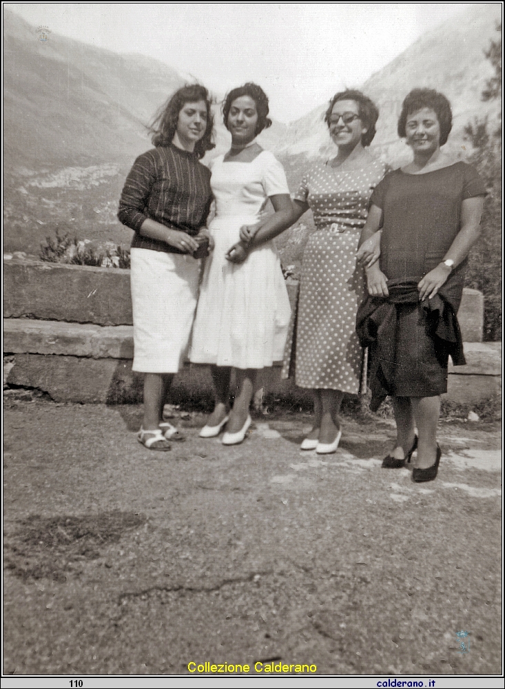 Cugine alla Pietra del Sole Liliana e Silvana Colavolpe e Italia ed Emilia Calderano.jpeg