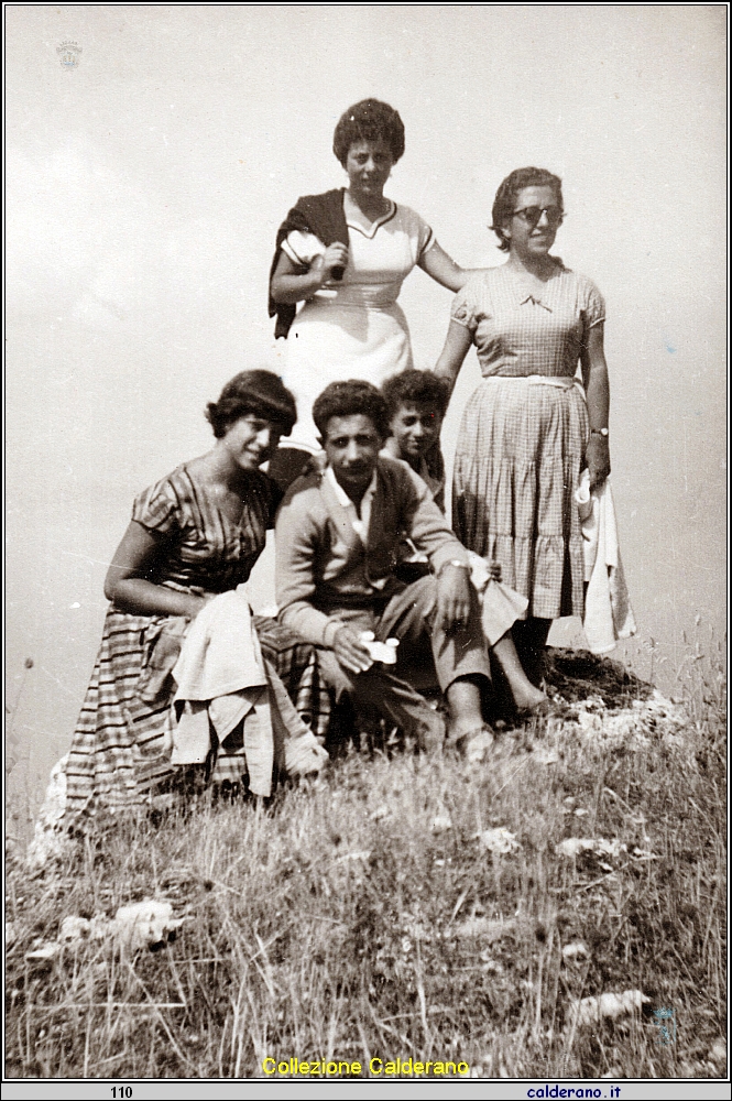 Emilia e Italia Calderano, Liliana Colavolpe, Biasino e Marirosa Calderano.jpeg