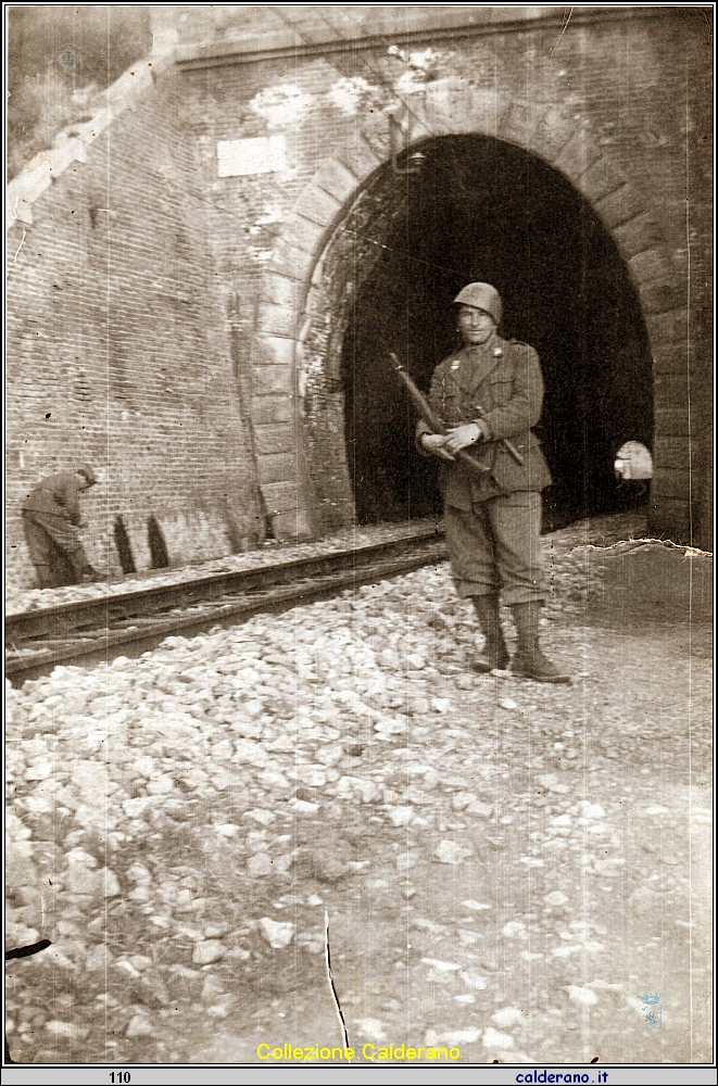 Guardia armata alla Galleria.jpeg