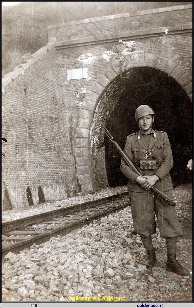 Soldato di guardia alla galleria.jpeg