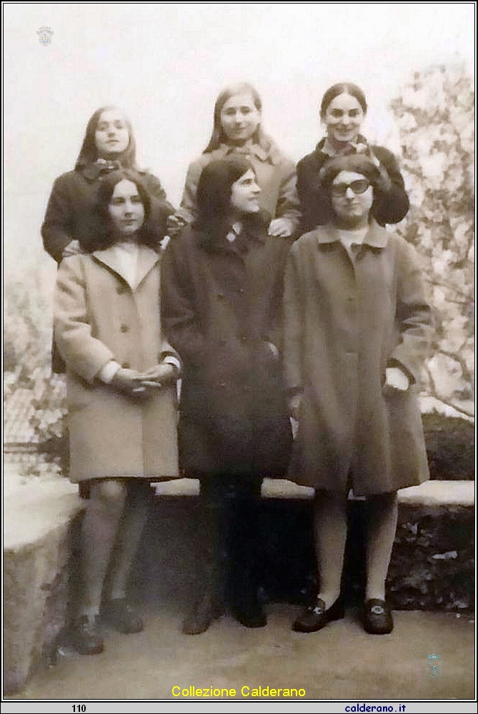 Studentesse con Cristina e Francesca Cerrato, Rosellina Pecoraro, Maria Spagnuolo, Lucia Ciliberti e Dina Quero.JPG