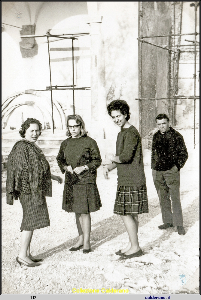 Al Castello Raffaella Pitotti, Maria Emilia Calderano, Franca Colavolpe  e Ciccillo Lammoglia Colamarco.jpg