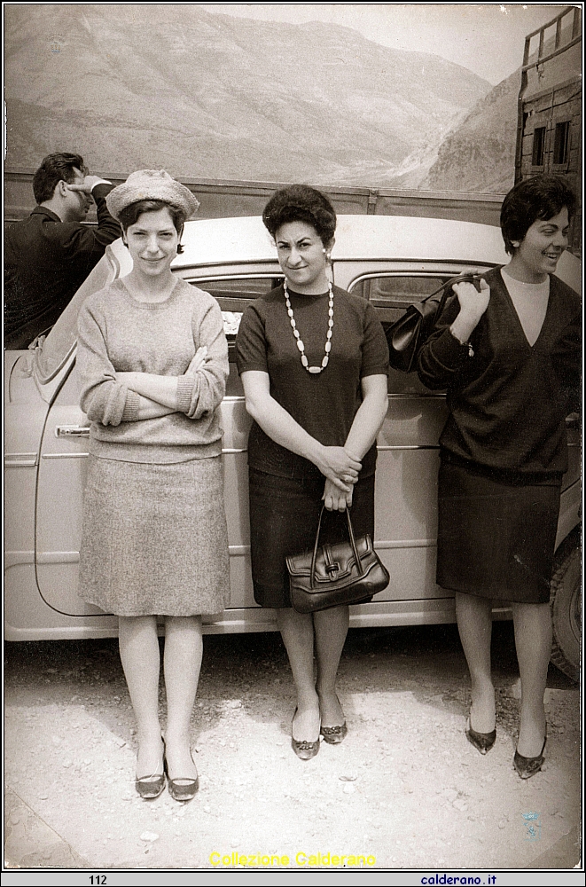 Liliana Colavolpe, Carmelina Mazzeo e Silvana Colavolpe.jpg